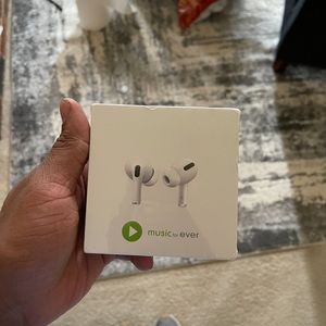 Wireless Bluetooth headphones